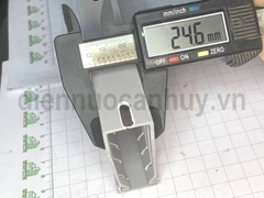 Máng nhựa đi dây tủ điện văn phòng dập lỗ xương cá 25x60x1700mm