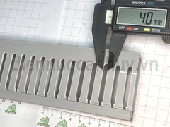 Máng nhựa đi dây tủ điện văn phòng dập lỗ xương cá 25x60x1700mm