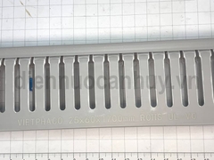 Máng nhựa đi dây tủ điện văn phòng dập lỗ xương cá 25x60x1700mm