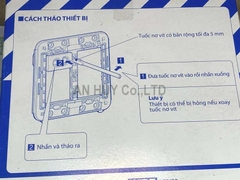 Mặt dùng cho 4 thiết bị Panasonic WEV 68040SW (hộp 10 cái)