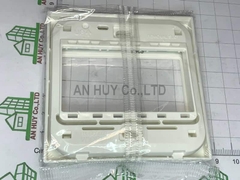 Mặt vuông cho 3 thiết bị Panasonic WEB 7813SW (hộp 10 cái)