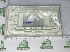 Mặt ổ đơn ba chấu đa năng Panasonic WEV1181SW (hộp 10 cái)