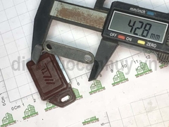 Nam châm hít cửa tủ gỗ mầu nâu cafe loại to 56x27