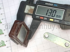 Nam châm hít cửa tủ gỗ mầu nâu cafe loại to 56x27