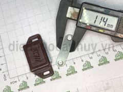 Nam châm hít cửa tủ gỗ mầu nâu cafe loại to 56x27