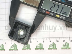 Nút bịt chân bàn sắt hộp vuông 30x30 ren M8