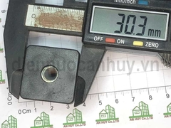 Nút bịt chân bàn sắt hộp vuông 30x30 ren M8