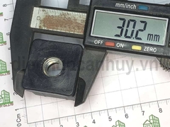 Nút bịt chân bàn sắt hộp vuông 30x30 ren M10