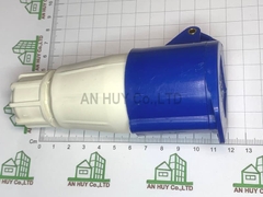 Ổ cắm công nhiệp 3 lỗ MCE xanh 16A IP 44