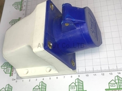 Ổ cắm công nhiệp cố định 3 lỗ MCE xanh 16A IP 44