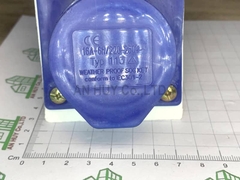 Ổ cắm công nhiệp cố định 3 lỗ MCE xanh 16A IP 44