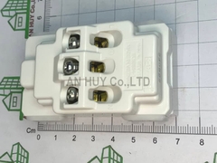 Ổ cắm đôi 3 lỗ chấu có màn che Panasonic WEV 1582 7SW (lắp vừa mặt 3 thiết bị) (hộp 10 cái)