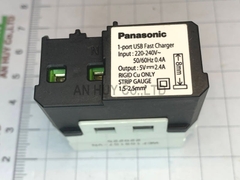 Ổ cắm USB đơn, dọc Panasonic WEF 108107 VN (hộp 5 cái)