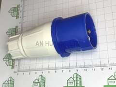 Phich cắm công nhiệp 3 chân MCE xanh 16A IP 44