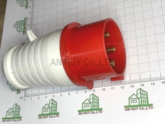 Phích cắm công nhiệp 5 chân MCE 16A đỏ IP 44