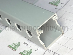 Máng tủ điện 25x25 1.7m/cây đa năng