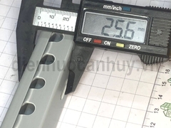 Máng tủ điện 25x25 1.7m/cây đa năng