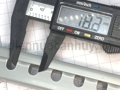 Máng tủ điện 25x25 1.7m/cây đa năng