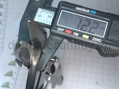 Kéo tôn nhọn Cong Phải Berry 40305250 (5 cái/hộp)