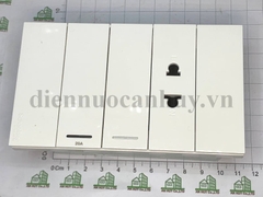 Mặt cho 3 thiết bị, size S Schneider AvatarOn A  M3T03P_WE - lắp với đế âm chữ nhật Sino