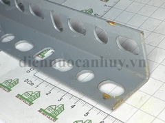Sắt V lỗ giá kệ Xám 3x3cm - dài 3m