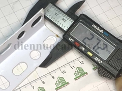 Sắt V lỗ giá kệ Trắng 3x3cm - dài 2.4m