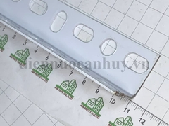 Sắt V lỗ giá kệ Trắng 3x3cm - dài 2.4m