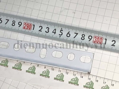 Sắt V lỗ giá kệ Trắng 3x3cm - dài 3m