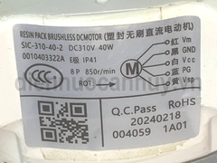 Quạn cục nóng điều hòa Daikin xịn trắng 40W 5 dây xuôi chiều mỏng