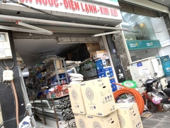 Quạt chân quỳ Hatari IT18M2