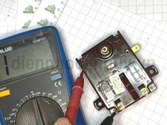 Rơ le bình nóng lạnh Ariston tím có cầu dao