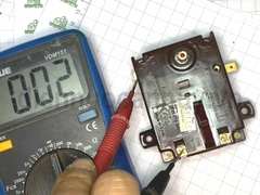Rơ le bình nóng lạnh Ariston tím có cầu dao