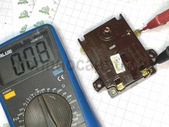 Rơ le bình nóng lạnh Ariston tím có cầu dao