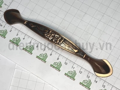 Tay nắm tủ bếp dài hoa văn mầu nâu đồng lỗ 128 mm