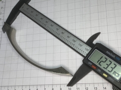 Tay nắm tủ chữ C cong vừa mầu trắng xước lỗ 95 mm