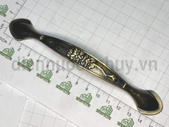 Tay nắm tủ quần áo hoa văn mầu đồng giả cổ dài 15 cm lỗ 128 mm