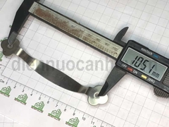 Tay nắm tủ quai xoang dài 125 mm inox mỏng 201 lỗ 105 mm