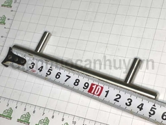 Tay nắm đũa inox 201 đặc phi 10 dài 15cm lỗ vít 96 mm