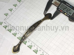 Tay nắm tủ quần áo hoa văn mầu đồng giả cổ dài 15 cm lỗ 128 mm