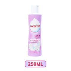 Dung Dịch Vệ Sinh Phụ Nữ Lactacyd Soft & Silky