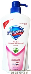 Safeguard sua tam hong nha dam 720ml