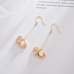 Khuyên tai bạc ý 925 mạ vàng 18k ,bông tai dài vỏ sò và ngọc trai CECY K3133