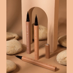 Kẻ Mắt Sắc Nét Siêu Mảnh Gogo Tales Slender Beckoning Eyeliner 0.6ml