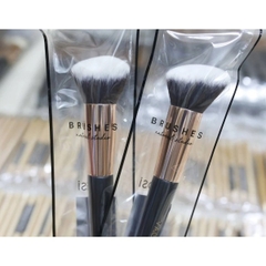 Cọ Má Xéo Tạo Khối Vacosi Angled Kabuki Brush - M17