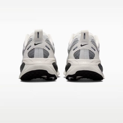 Giày chạy bộ Nike Vomero 18 Nữ - IO9915-101