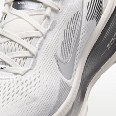 Giày chạy bộ Nike Vomero 18 Nữ - IO9915-101