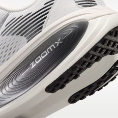Giày chạy bộ Nike Vomero 18 Nữ - IO9915-101