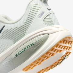 Giày chạy bộ Nike Vomero 18 Nam - HM6803-020
