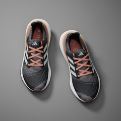 Giày chạy bộ nữ adidas ULTRABOOST LIGHT - IE1745