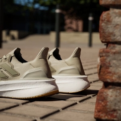 Giày chạy bộ adidas Ultraboost 5 Nữ - ID8851